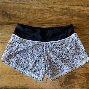Lululemon floral speed up short 2.5” in